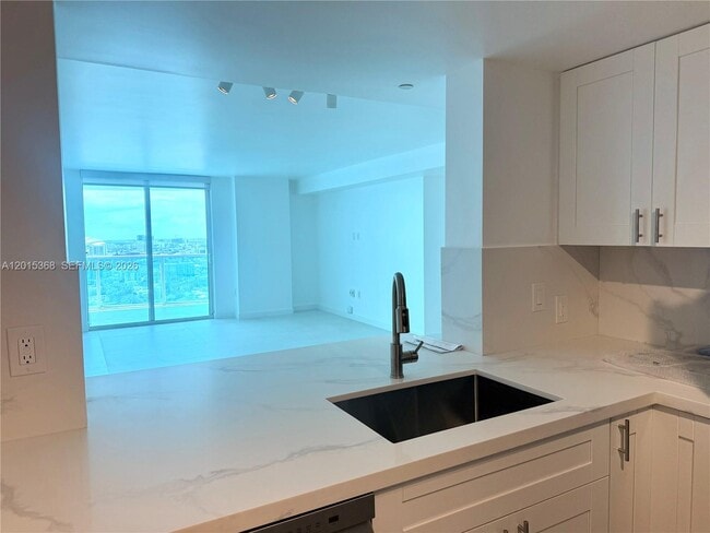 Building Photo - 2101 Brickell Ave