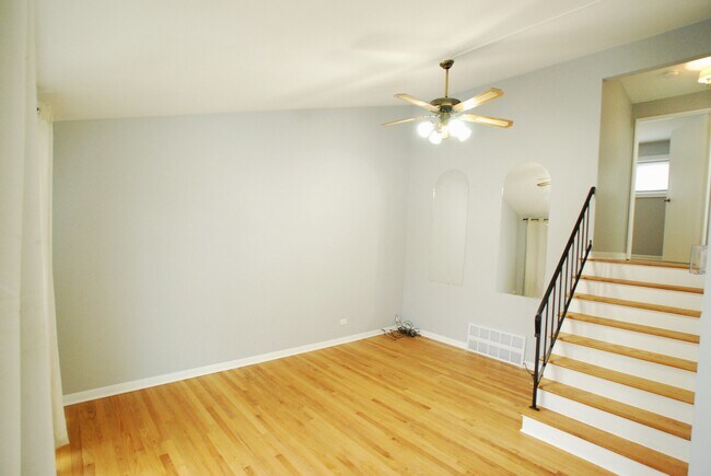 Building Photo - 417 W Stone Ave