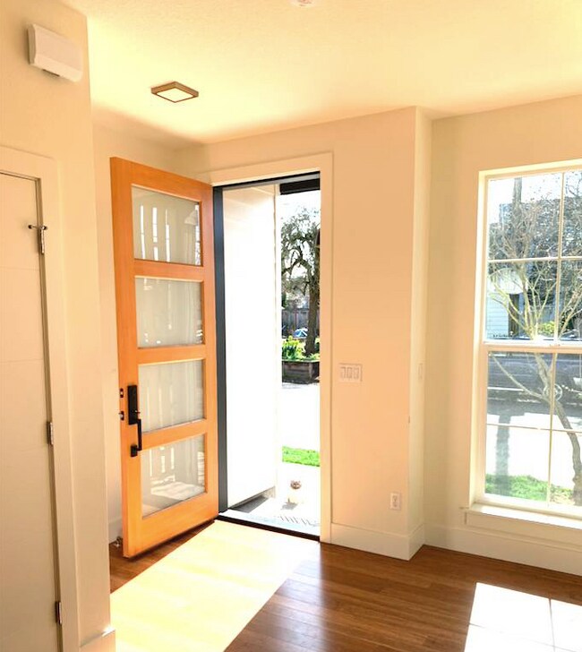 Foto del edificio - 1367 N Humboldt St