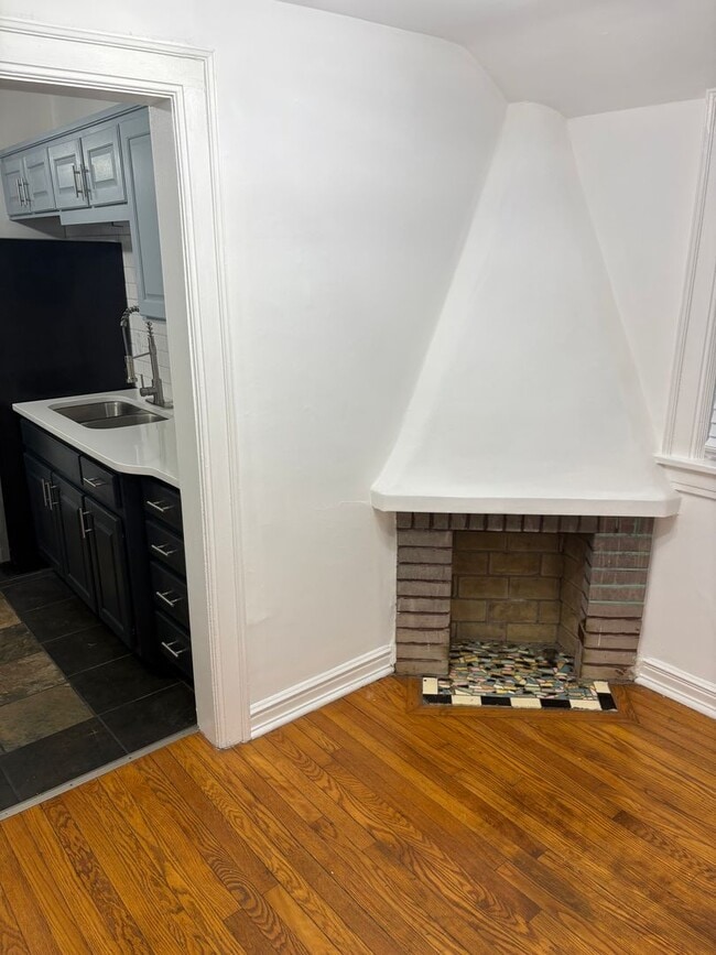 Building Photo - Nice 2 Bedroom