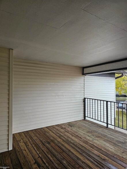 Foto del edificio - 29936 Utica Rd