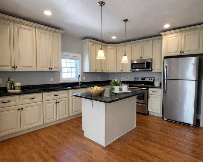 Photo - 283 Lincoln Ave Apartment