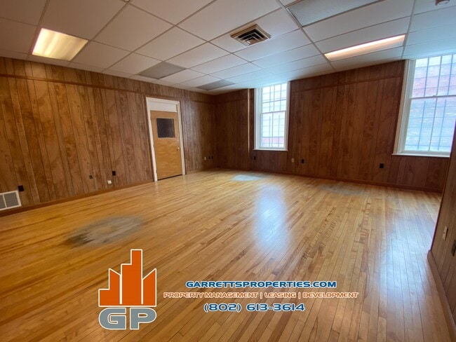 Building Photo - 446 Railroad St
