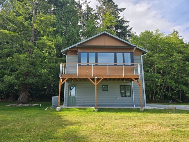 Building Photo - Island Living at it's finest!