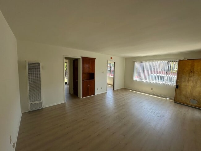 Building Photo - 113-115 W Rosslynn Ave