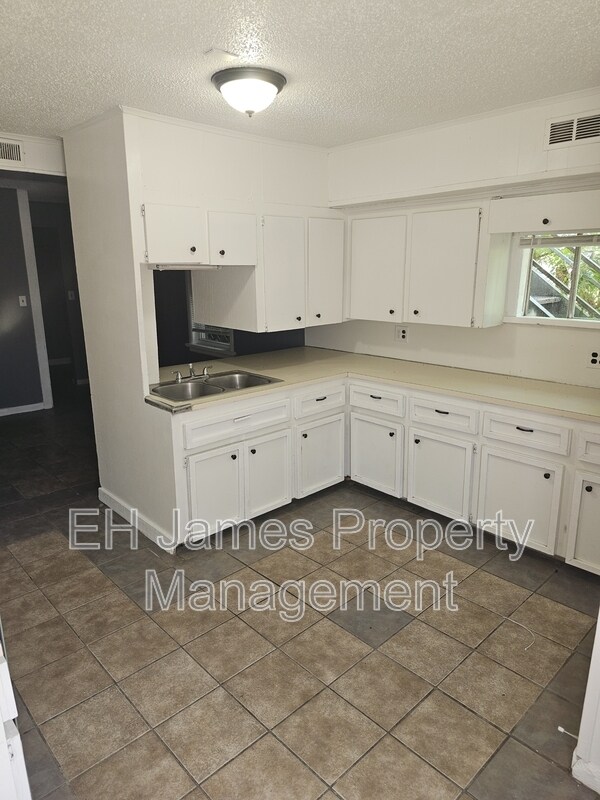 Foto del edificio - 217 N Wilson Ave