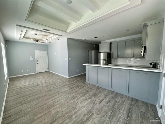 Building Photo - 12 Acacia St