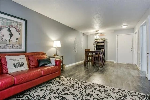 Living room - 4859 Cedar Springs Rd