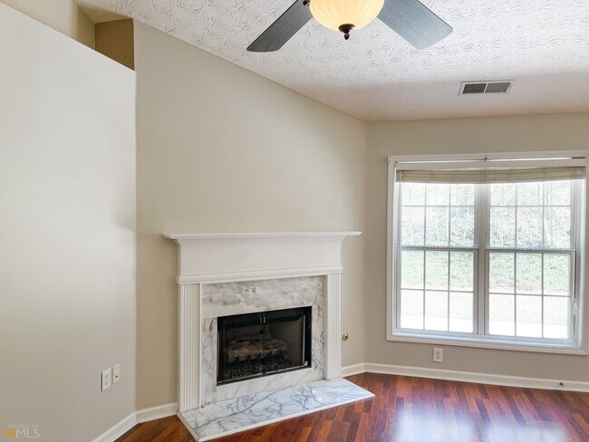 Foto del edificio - 175 Lake Cove Approach