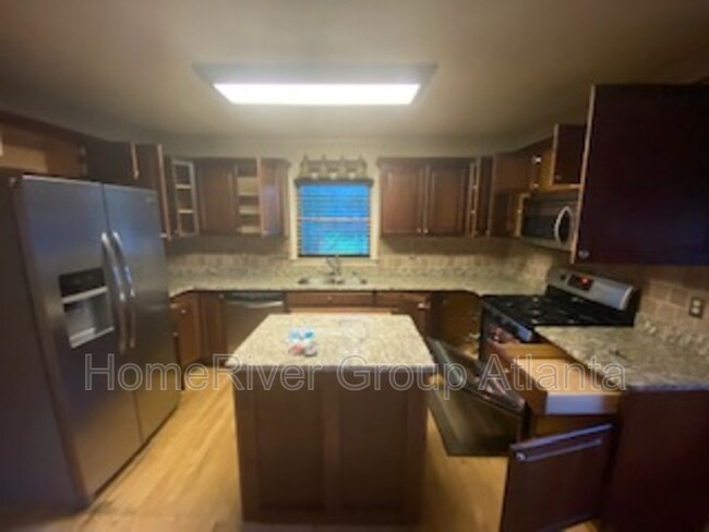 Building Photo - 4609 Pine Harbor Ct NE