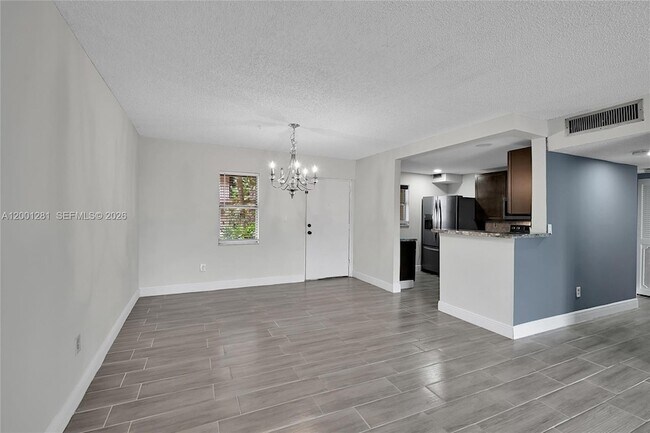 Foto del edificio - 2850 Somerset Dr