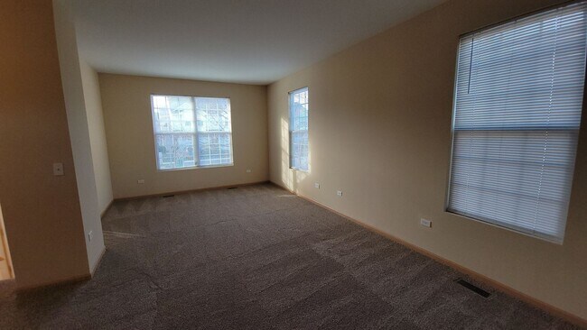 Building Photo - 205 South Oak Creek
