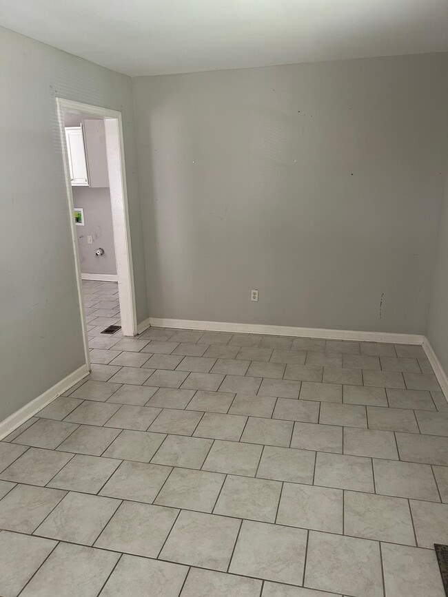 Building Photo - 2906 Mimosa Ave