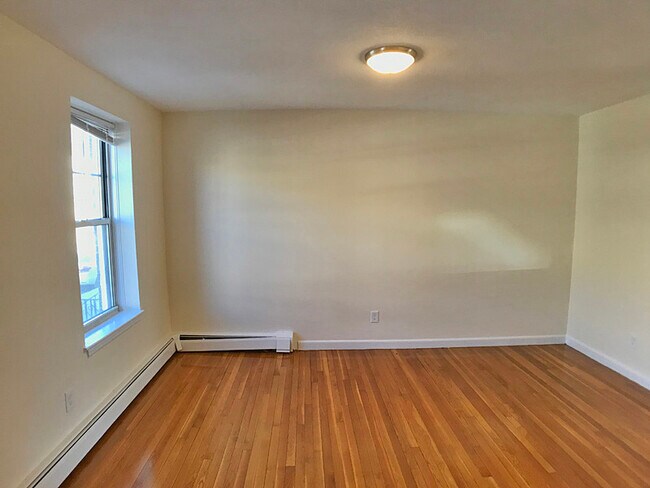 Foto del edificio - 168 N Beacon St