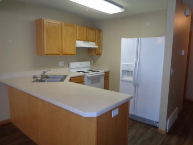 Building Photo - 2 Bedroom, 2 1/2 Bathroom Townhome on West End