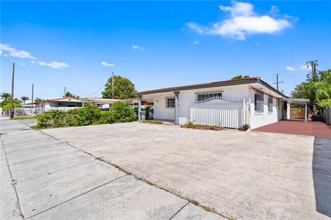 Building Photo - 361 E 39th St