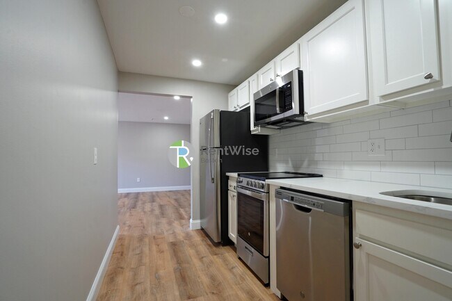 Foto del edificio - 394 Langley Rd