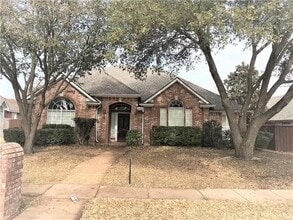 Building Photo - 1425 Honey Locust Dr