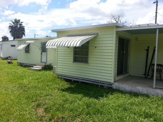 Foto del edificio - 2127 Twin Brooks Rd