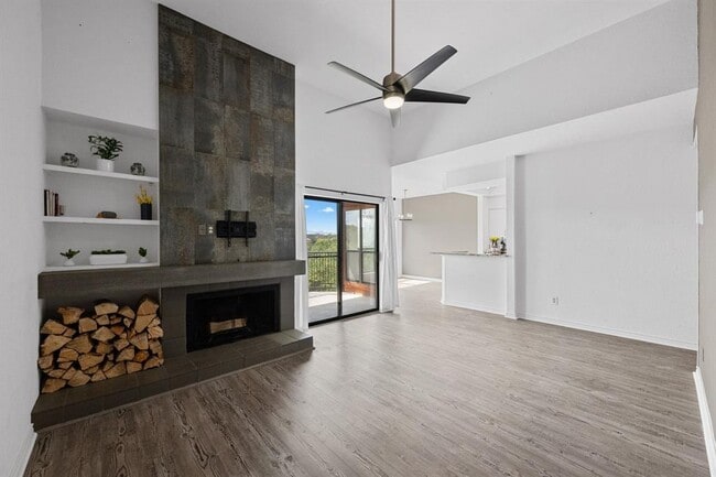 Foto del edificio - 4711 Spicewood Springs Rd
