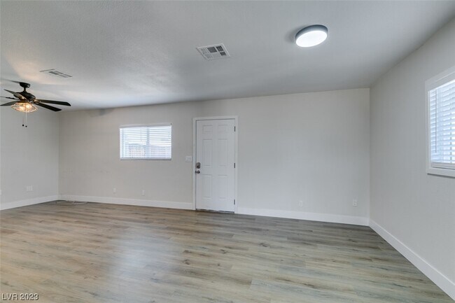 Building Photo - 10 Magnesium St