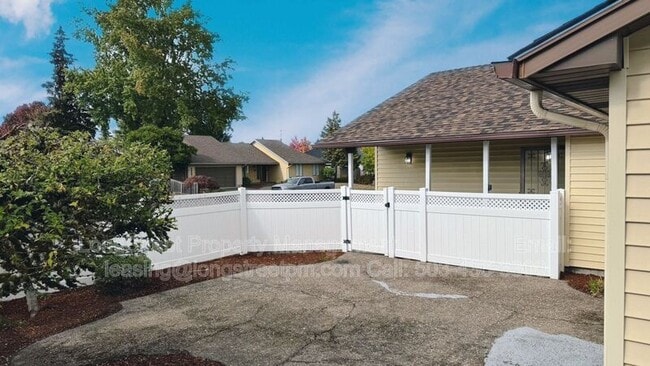 Building Photo - 2995 Fir Oaks Dr SW