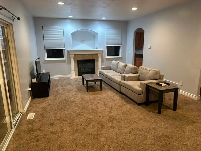 Building Photo - 5286 N Fox Hunters Loop