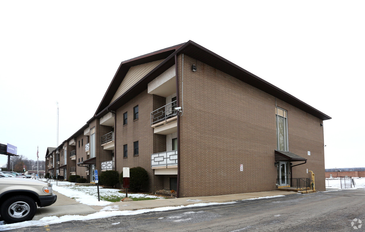 Primary Photo - Eastview Apartments