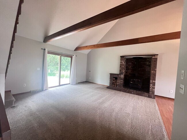 Foto del edificio - Four Bedroom Single Family Home in Forest Hills Schools!