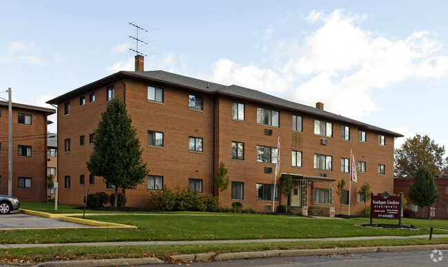 Garden Apartments Mercer University