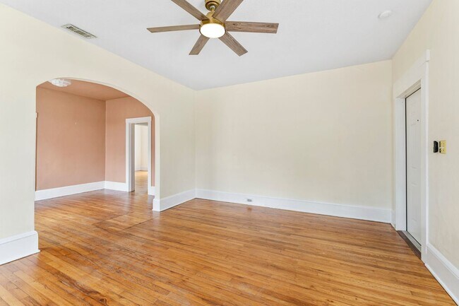 Foto del edificio - 4531 Attleboro St