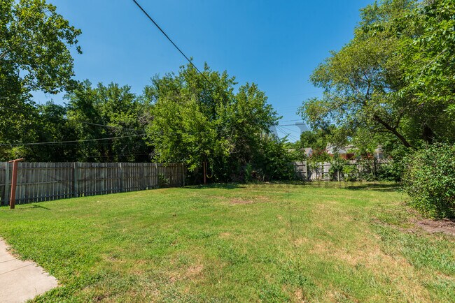 Foto del edificio - 6002 E Rockwood Rd