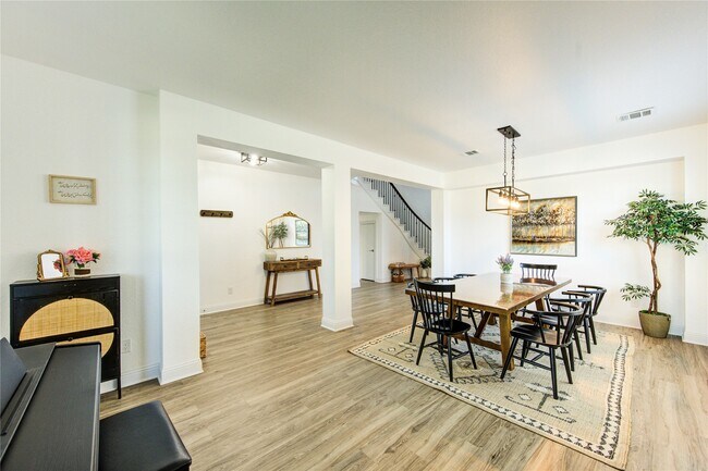 Foto del edificio - 2415 Flowering Brook Ln