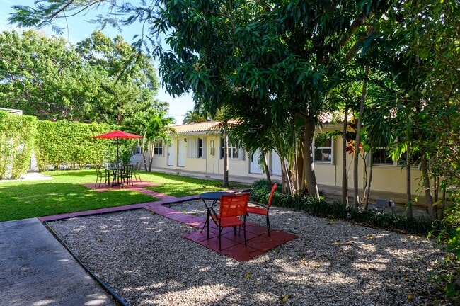 Foto del edificio - 481 NE 37th St