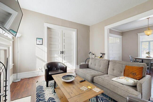 Building Photo - 3516 Baltimore Ave