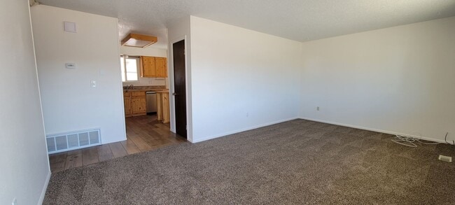 Foto del edificio - 3 bedroom 1.5 bath with a Large Detached Garage