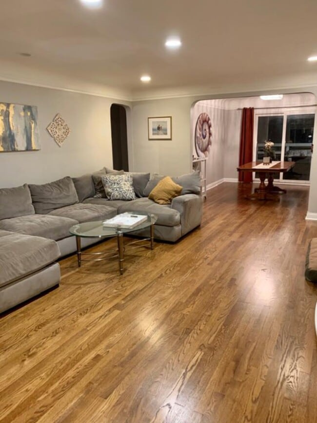 Living room - 6422 Fairhurst Ave