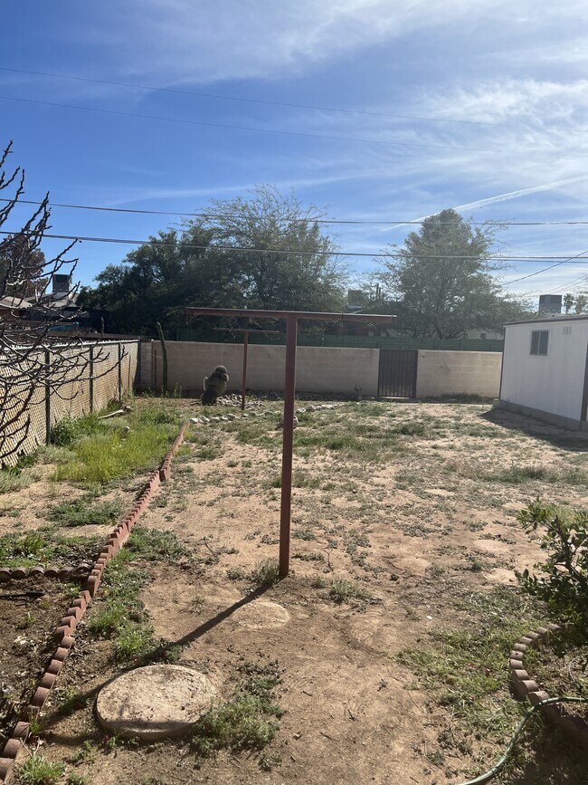 Foto del edificio - 2718 E 18th St