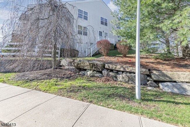 Foto del edificio - 902 Wendover Ct