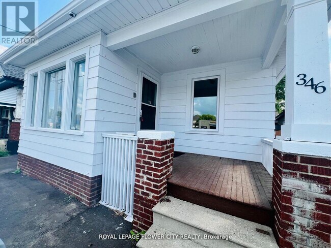 Photo du bâtiment - 346 Wharncliffe Rd S