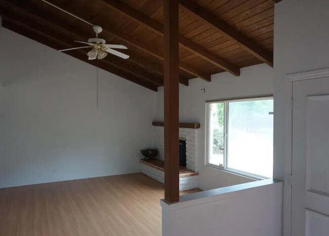 Foto del edificio - 630 Pine Spring Ln