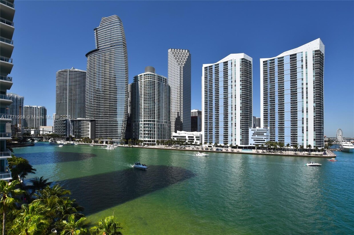 Primary Photo - 888 Brickell Key Dr