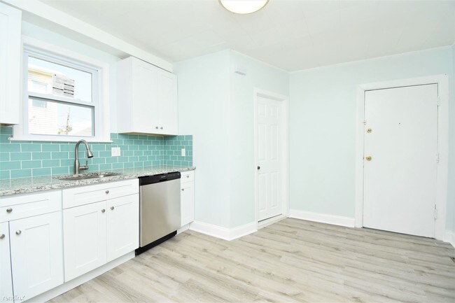 Building Photo - 2 br, 1 bath  - 80 Sagamore St #2