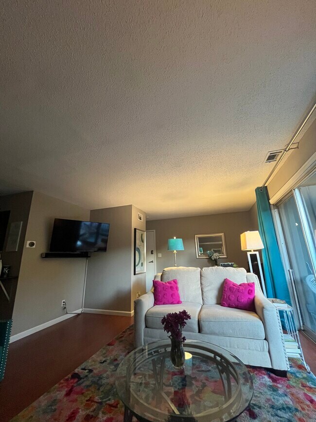 Foto del edificio - 4153 Roanoke Rd