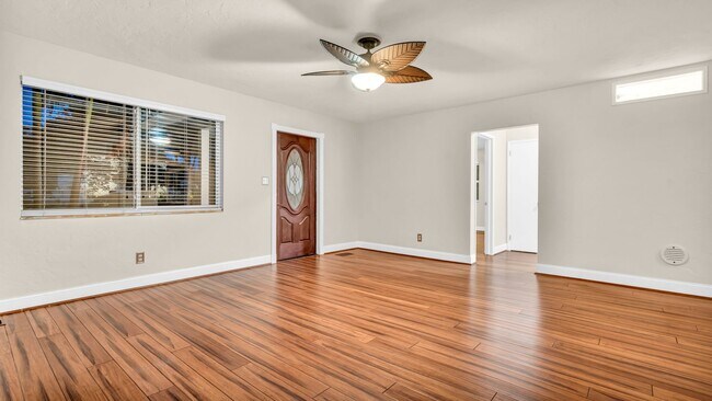 Building Photo - Gorgeous 2br/2ba home in North St Pete Ava...