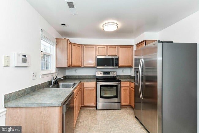 Foto del edificio - 60 Benton Ct