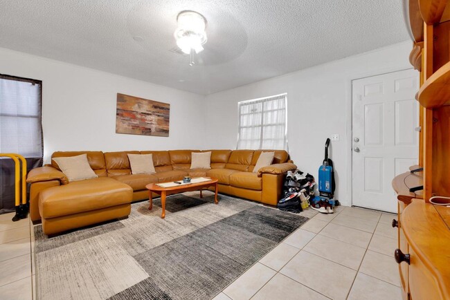 Foto del edificio - 3774 92nd Ln N