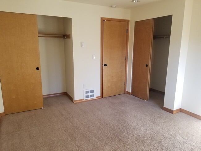 Building Photo - Meridian Place Apartments