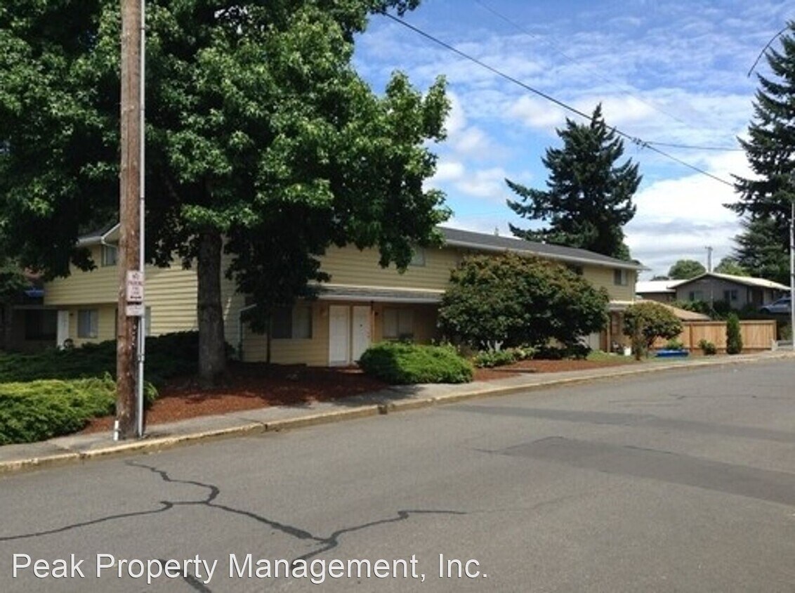 445 SW Elm Rd, Estacada, OR 97023 Room for Rent in Estacada, OR