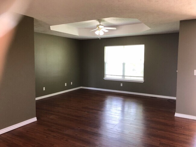 Building Photo - Beautiful Nixa Home